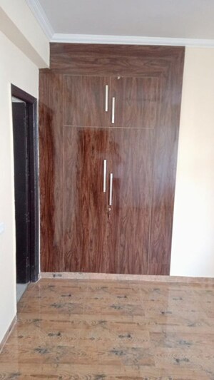 Furnished Amenities in 3.5 BHK Apartment at VVIP Addresses, Raj Nagar Extension – for Rent