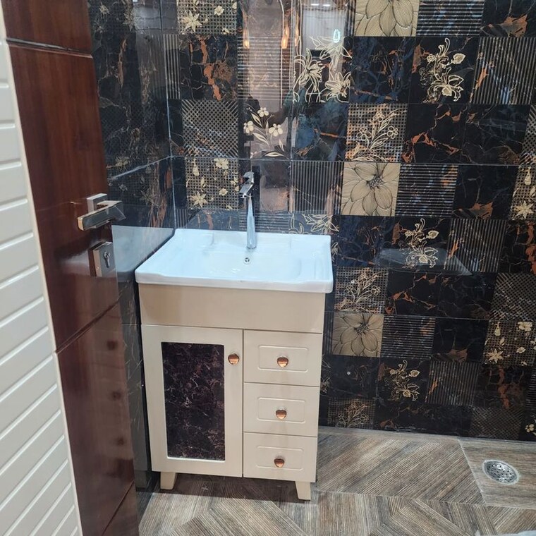 Bathroom, puri-aman-vilas 4 Bedroom 265 Sq.Yd. Builder Floor In Sector 89 Faridabad 10181838