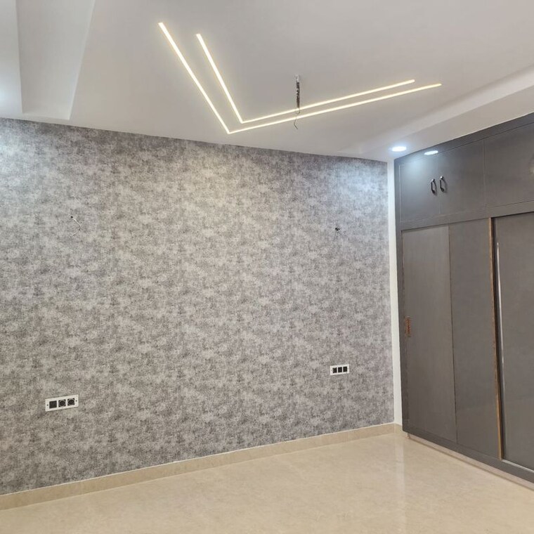 Room, puri-aman-vilas 4 Bedroom 265 Sq.Yd. Builder Floor In Sector 89 Faridabad 10181838