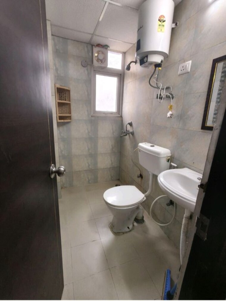 Bathroom, signature-the-serenas 2 Bedroom 583 Sq.Ft. Apartment In Sohna Sector 36 Gurgaon 10181840
