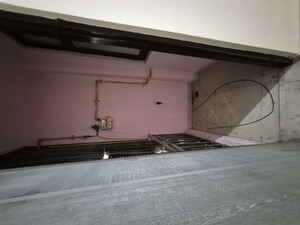 Parking in 1 BHK Builder Floor at Mayur Vihar – for Rent