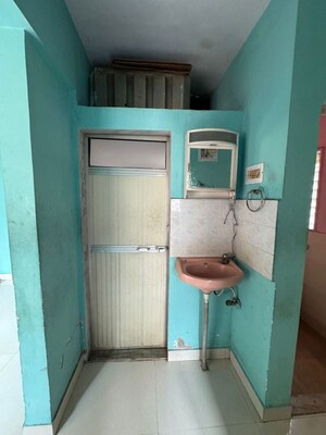 Bathroom in 1.5 BHK Apartment at Ghodbunder Road – for Rent