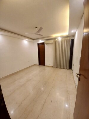 Room in 3 BHK Builder Floor at Uday Park – for Rent