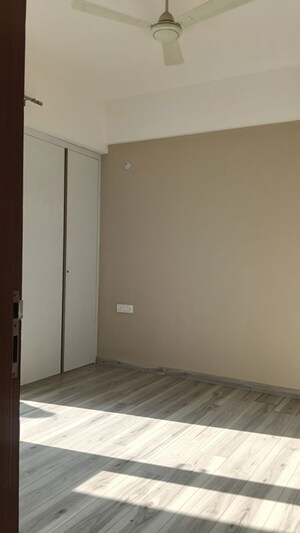 Room in 4 BHK Apartment at ABA Ivy County, Sector 75 – for Rent