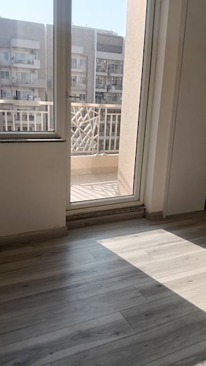 Room in 4 BHK Apartment at ABA Ivy County, Sector 75 – for Rent