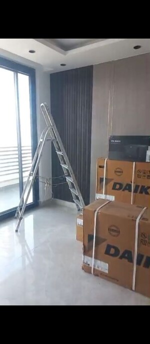 Room in 3 BHK Builder Floor at Sector 63a – for Rent