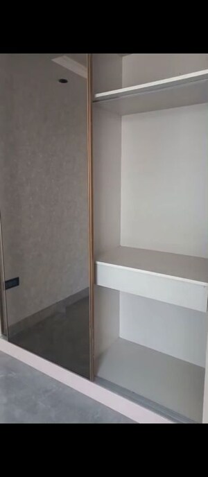 Room in 3 BHK Builder Floor at Sector 63a – for Rent