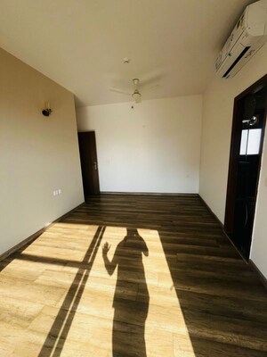 Room in 4 BHK Apartment at Dasnac Burj, Sector 75 – for Rent