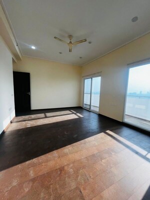 Room in 4 BHK Apartment at Dasnac Burj, Sector 75 – for Rent