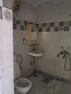 1 BHK Builder Floor For Rent in RWA Apartments Sector 20