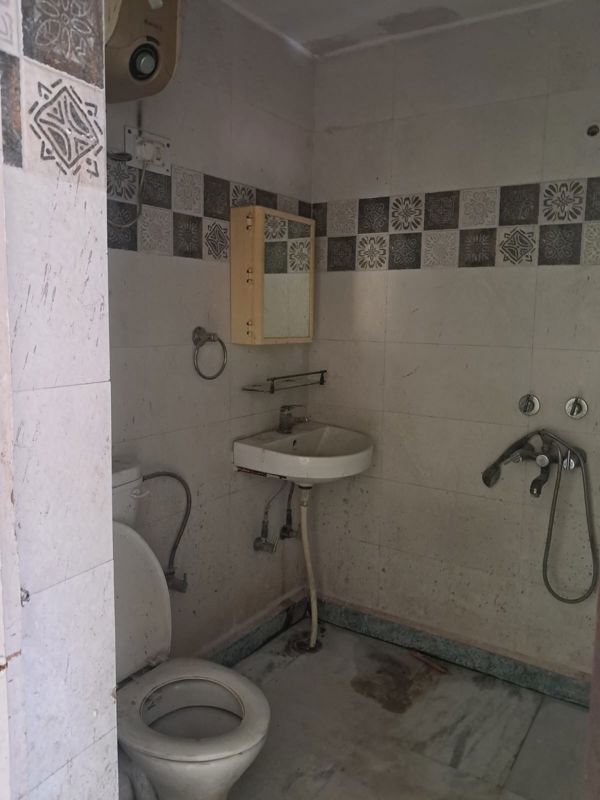 1 BHK Builder Floor For Rent in RWA Apartments Sector 20