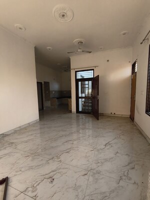 Room in 2 BHK Independent House at Ghazipur – for Rent