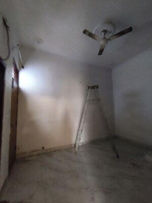 Room in 2 BHK Independent House at Ghazipur – for Rent