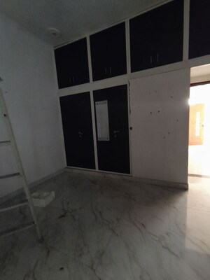 Room in 2 BHK Independent House at Ghazipur – for Rent