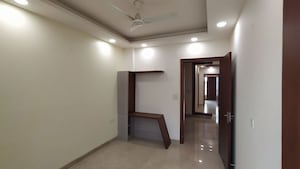 Room in 3 BHK Builder Floor at Amolik Aster Woods, Sector 98 – for Sale