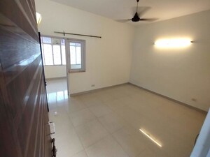 Room in 1 BHK Builder Floor at Nehru Enclave – for Rent