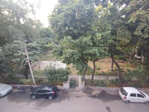 1 BHK Builder Floor – Garden View at Nehru Enclave - for Rent
