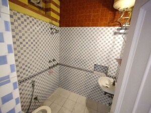 Bathroom in 1 BHK Builder Floor at Nehru Enclave – for Rent