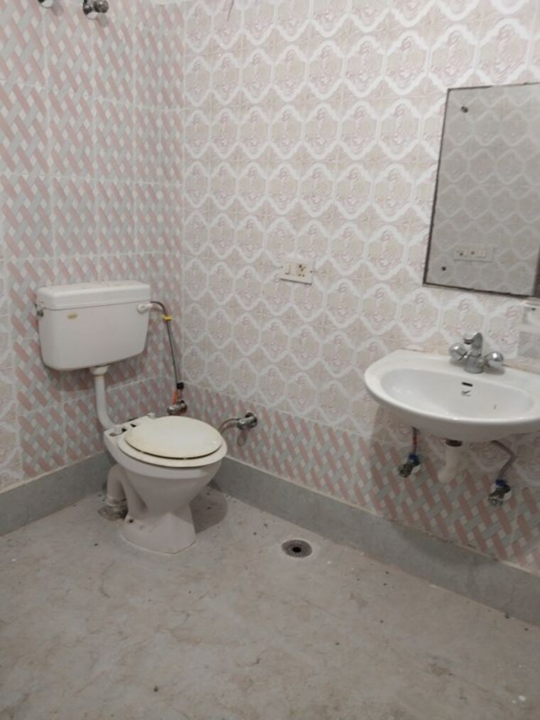 Bathroom, sector 21c 4 Bedroom 360 Sq.Yd. Builder Floor In Sector 21c Faridabad 10181969