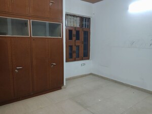 Room in 4 BHK Builder Floor at Sector 21c – for Rent