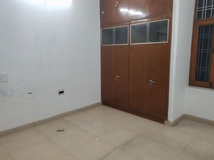 Room in 4 BHK Builder Floor at Sector 21c – for Rent