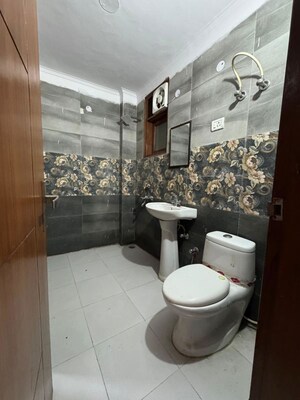 Master Bedroom in 2 BHK Builder Floor at Palm Residency Chhatarpur, Chattarpur – for Rent