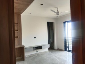 Room in 4 BHK Builder Floor at South City 2 – for Rent