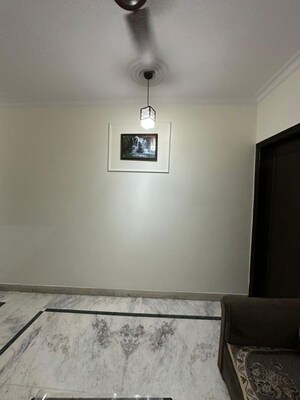 Room in 2 BHK Builder Floor at Delhi Cantonment – for Rent