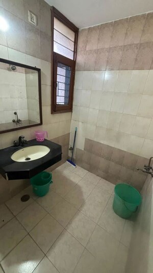 Master Bedroom in 3.5 BHK Apartment at Garima Vihar Apartments, Sector 35 – for Sale