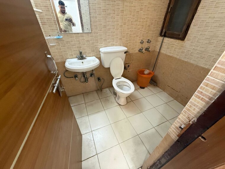 Attached Bathroom, vasant kunj 2 Bedroom 1050 Sq.Ft. Apartment In Vasant Kunj Delhi 10181995