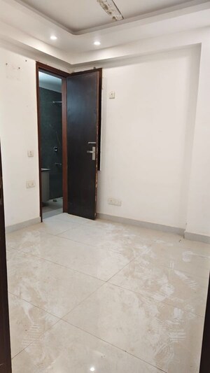 Room in 3 BHK Builder Floor at Paryavaran Complex – for Rent