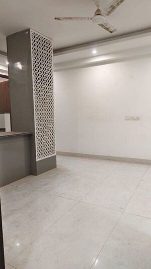 Room in 3 BHK Builder Floor at Paryavaran Complex – for Rent