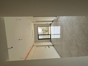 Room in 2 BHK Apartment at Shapoorji Pallonji Alpine, Kandivali East – for Rent