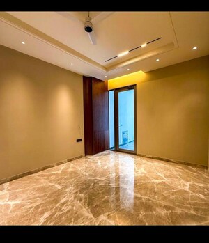 Room in 4 BHK Builder Floor at Greater Kailash I – for Sale