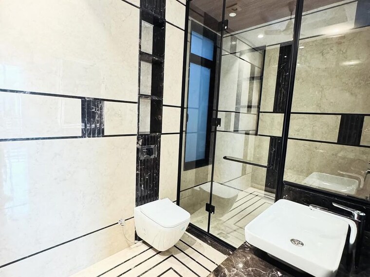 Bathroom, gujranwala town 4 Bedroom 242 Sq.Yd. Independent House In Gujranwala Town Delhi 10182043