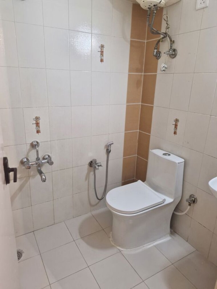 Bathroom, vijaya bank layout 2 Bedroom 1200 Sq.Ft. Builder Floor In Vijaya Bank Layout Bangalore 10182064