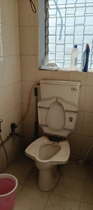 Bathroom in 1 RK Apartment at Matunga Vashudha CHS, Matunga – for Rent