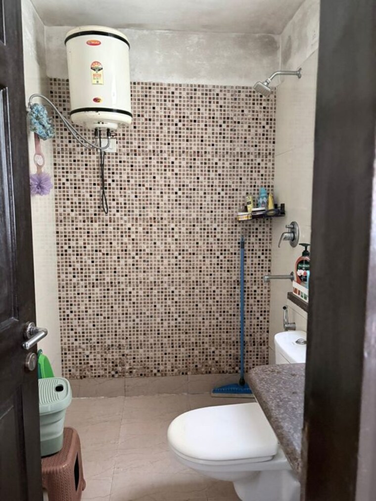 Bathroom, suncity-avenue-76 2 Bedroom 635 Sq.Ft. Apartment In Sector 76 Gurgaon 10182082