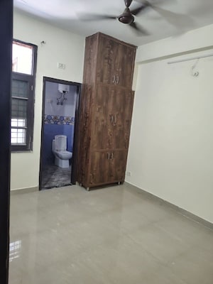 Room in 2 BHK Apartment at Suncity Avenue 76, Sector 76 – for Sale