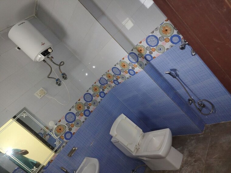 Bathroom, suncity-avenue-76 2 Bedroom 582 Sq.Ft. Apartment In Sector 76 Gurgaon 10182089