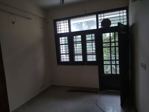 Room in 2 BHK Apartment at Suncity Avenue 76, Sector 76 – for Sale