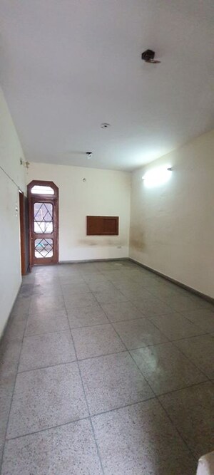 Room in 2.5 BHK Independent House at Sector 7 – for Rent