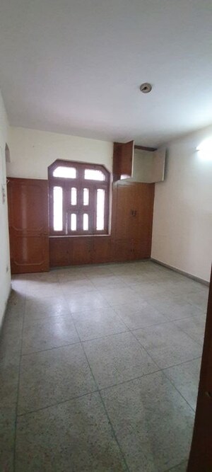Room in 2.5 BHK Independent House at Sector 7 – for Rent