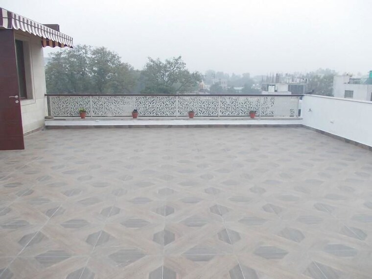 Terrace, jor bagh 3 Bedroom 3100 Sq.Ft. Builder Floor In Jor Bagh Delhi 10182144