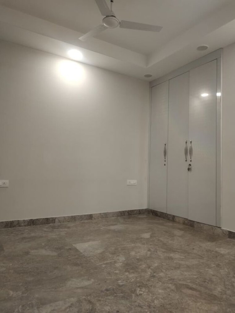 Room, east of kailash 4 Bedroom 2500 Sq.Ft. Builder Floor In East Of Kailash Delhi 10168208