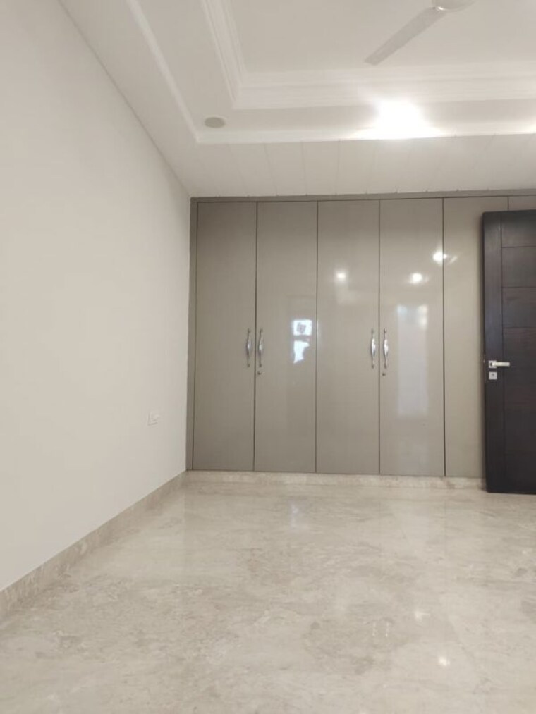 Room, east of kailash 4 Bedroom 2500 Sq.Ft. Builder Floor In East Of Kailash Delhi 10168208