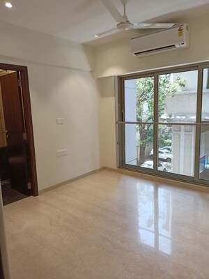 Room in 2 BHK Apartment at Seasons Trimurti, Santacruz West – for Rent