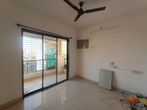 Room in 2 BHK Apartment at Miracle Heights, Kopar Khairane – for Sale