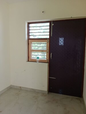 Room in 1 RK Builder Floor at Sector 6 – for Rent