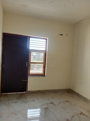 Room in 2 BHK Builder Floor at Sector 6 – for Rent
